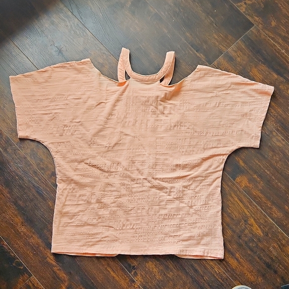 nwt HONEY PUNCH cold shoulder tee S pastel coral melon boxy distressed t-shirt - Picture 5 of 5